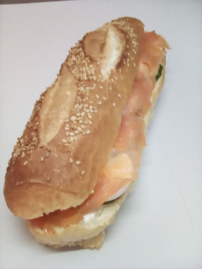 sandwich saumon fumé,crudités